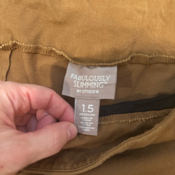 Chico’s Women’s Fabulously Slimming Tan Cropped Slacks - Picture 4 of 4